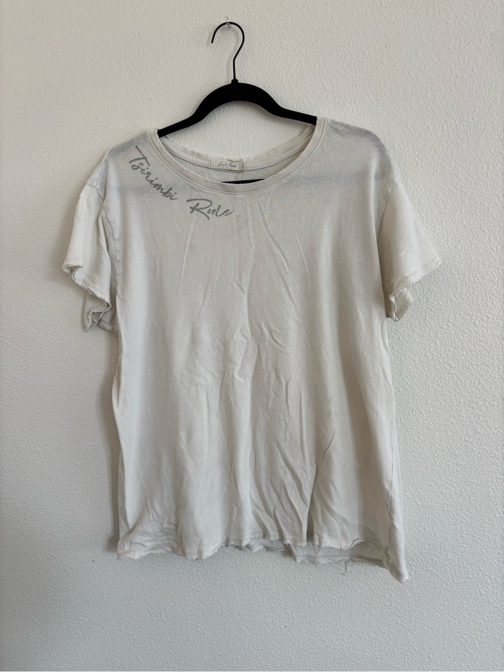Junk food distressed short-sleeve t-shirt size medium